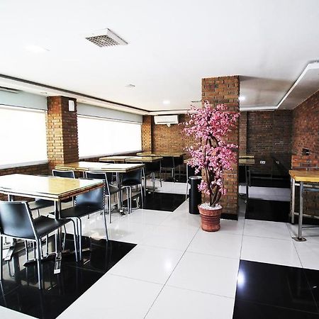 Amaliun Hotel Medan Esterno foto