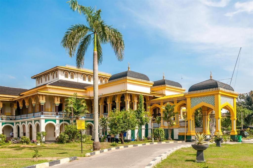 Amaliun Hotel Medan Esterno foto
