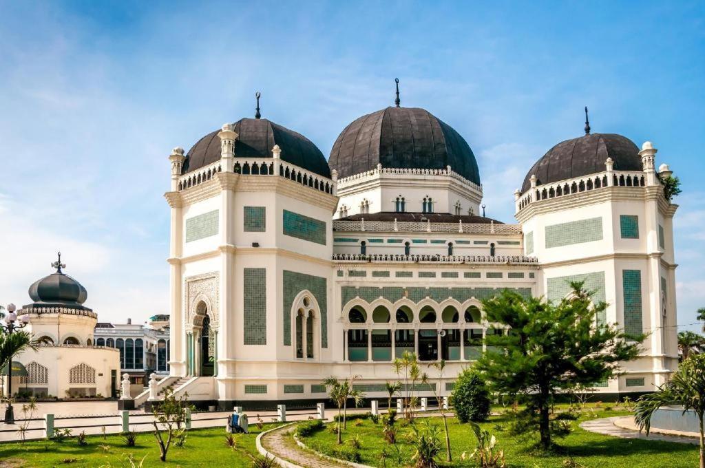 Amaliun Hotel Medan Esterno foto