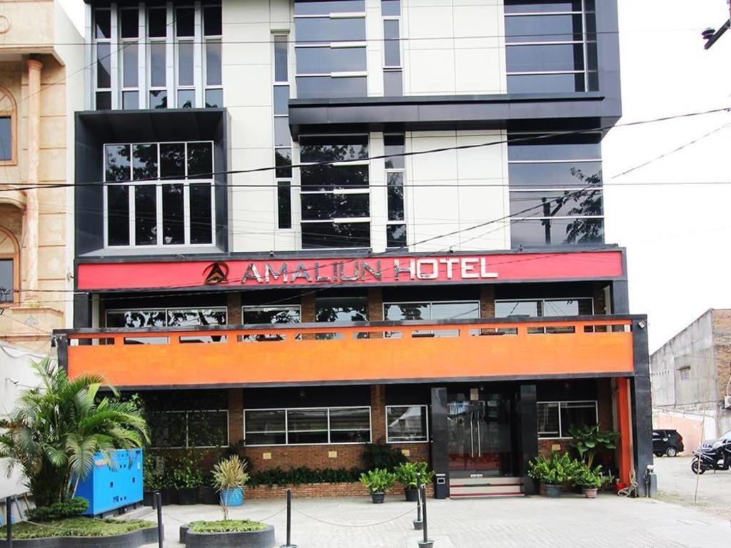 Amaliun Hotel Medan Esterno foto