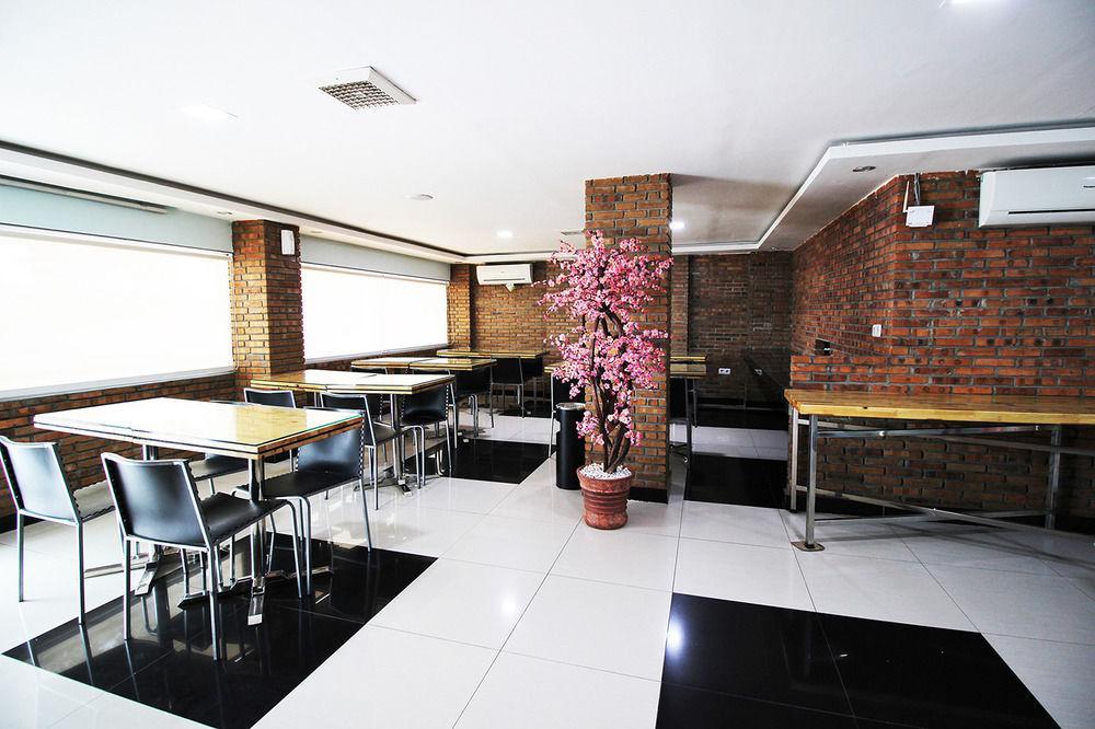 Amaliun Hotel Medan Esterno foto