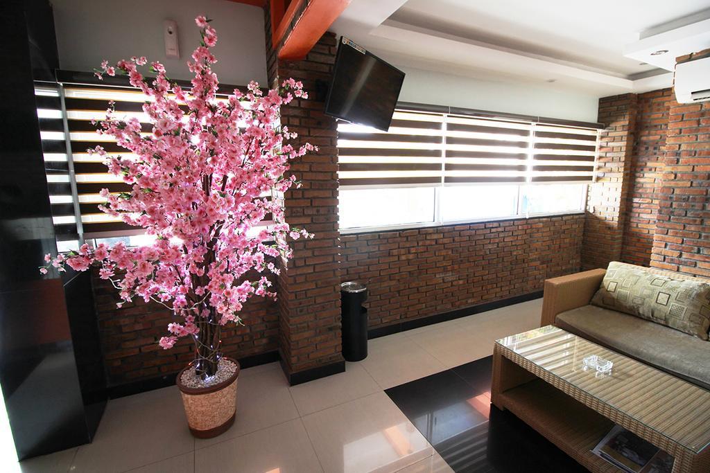 Amaliun Hotel Medan Esterno foto