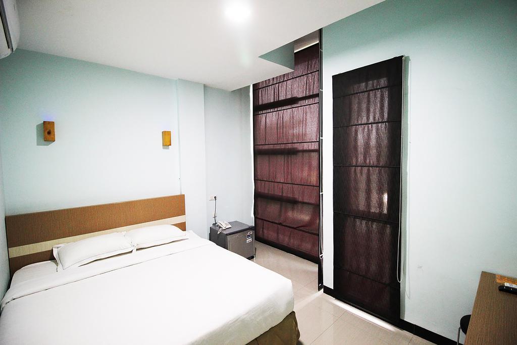 Amaliun Hotel Medan Esterno foto