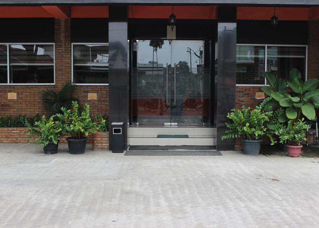 Amaliun Hotel Medan Esterno foto
