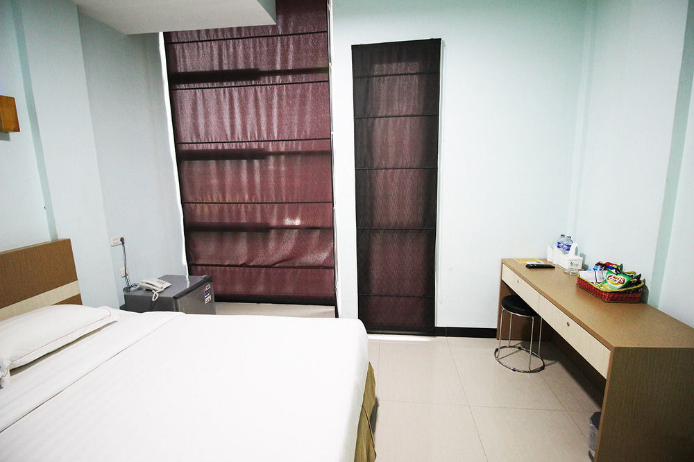 Amaliun Hotel Medan Esterno foto