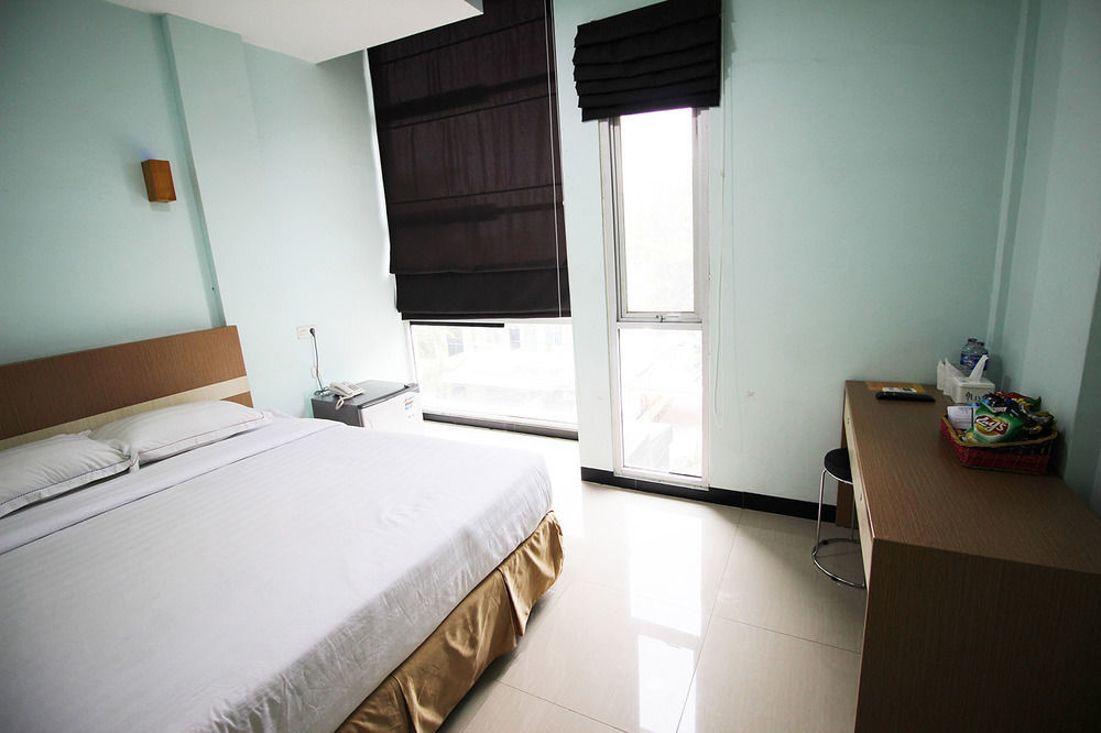 Amaliun Hotel Medan Esterno foto